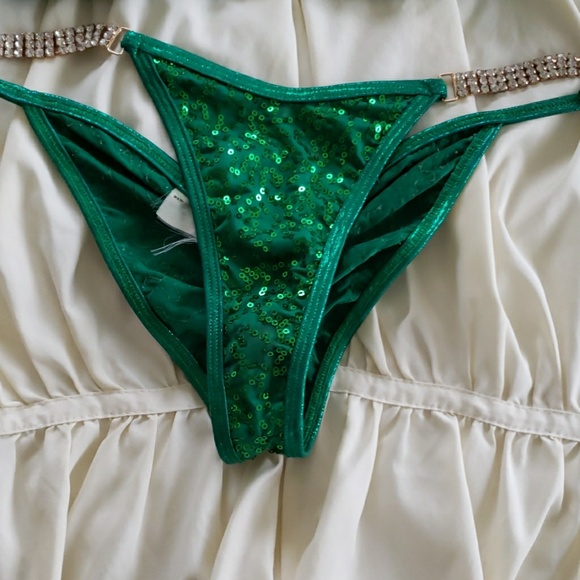 Competition bikini - Picture 2 of 5